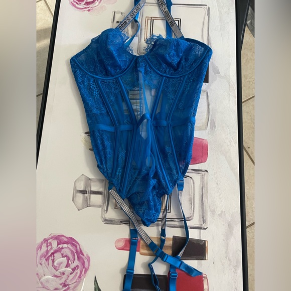 Victoria’s Secret Shine Strap Lingerie - Picture 2 of 3